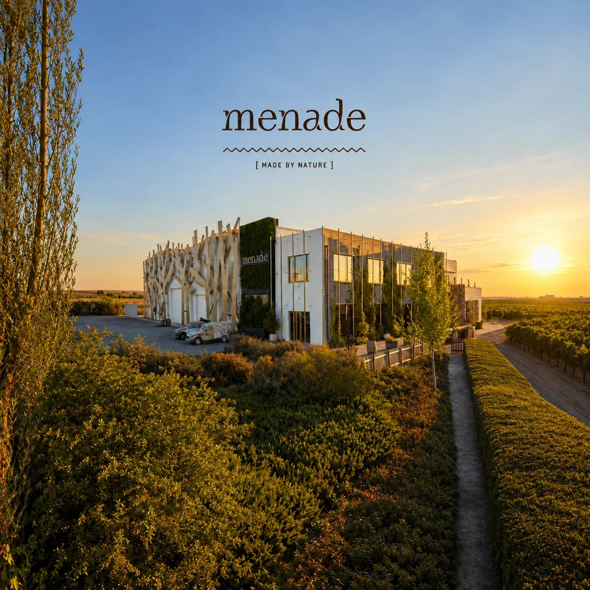 Menade, sfeerfoto met logo