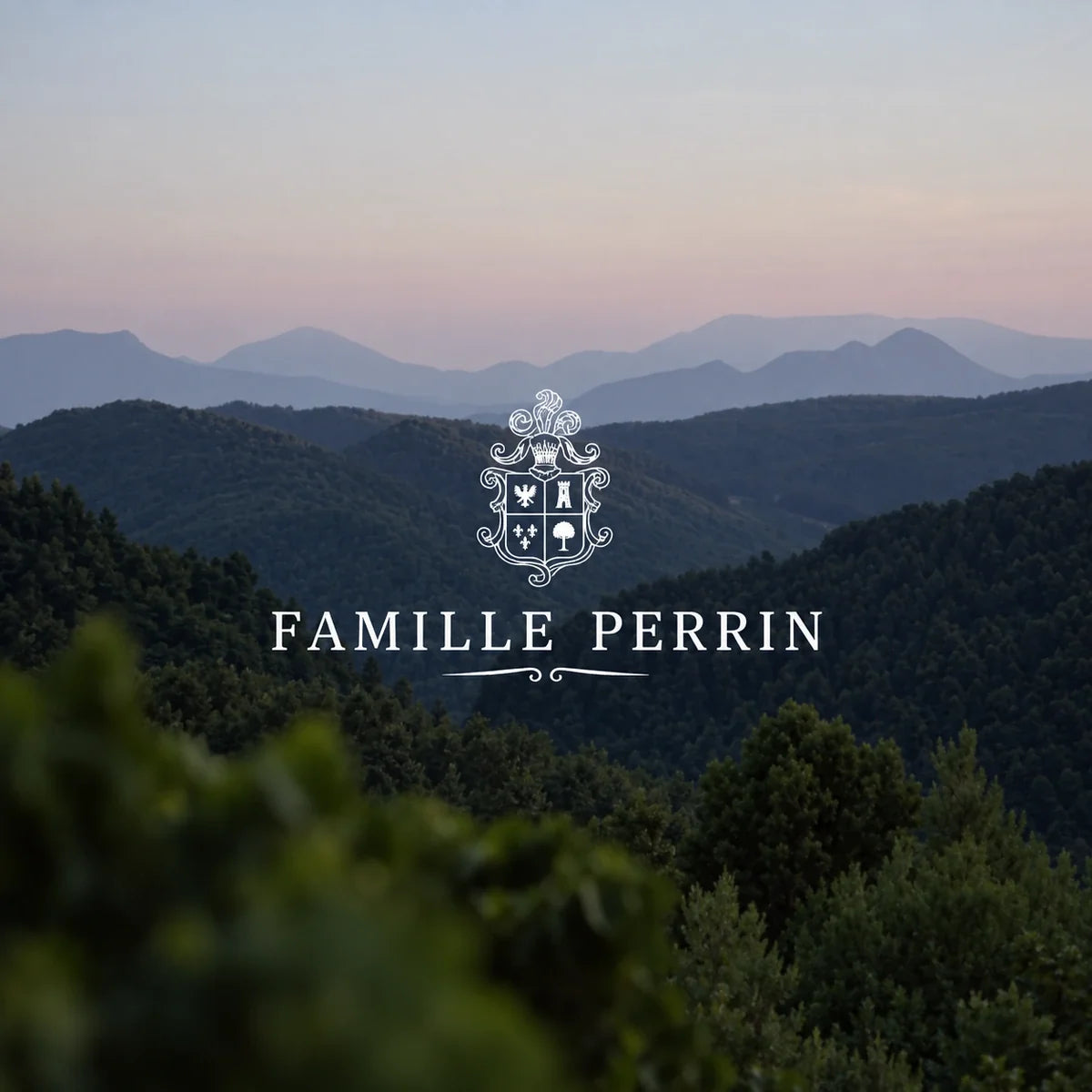 Famille Perrin, sfeerfoto met logo