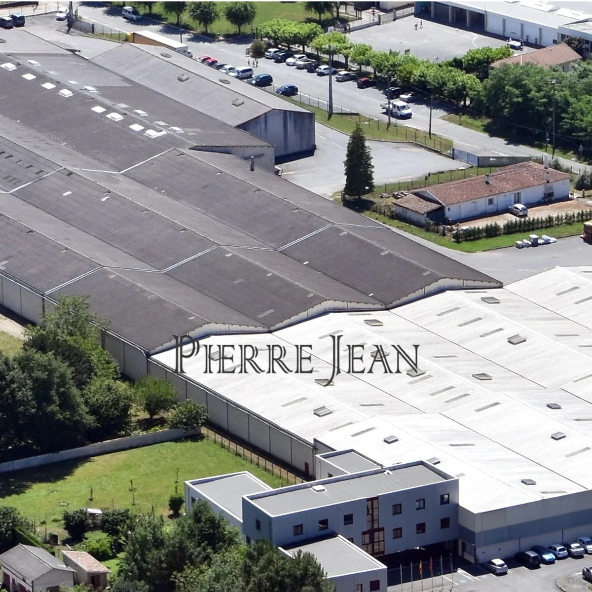 Pierre Jean sfeerfoto met officieel logo